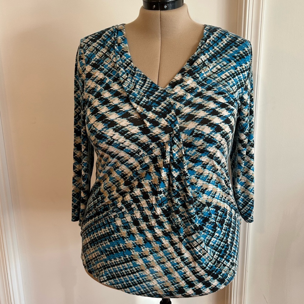 Dana Buchman v neck long sleeve blouse, size L. Perfect for work!